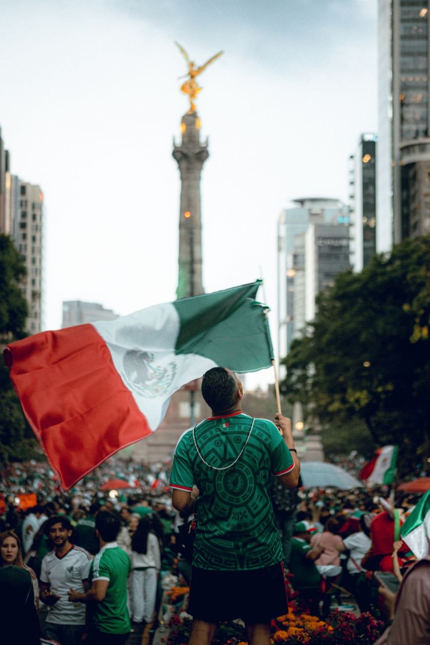 celebration at angel of independence